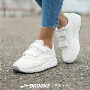 Brooks Addition walker V strap women’s walking